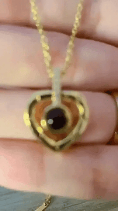 Collar del Amor en 100 Idiomas