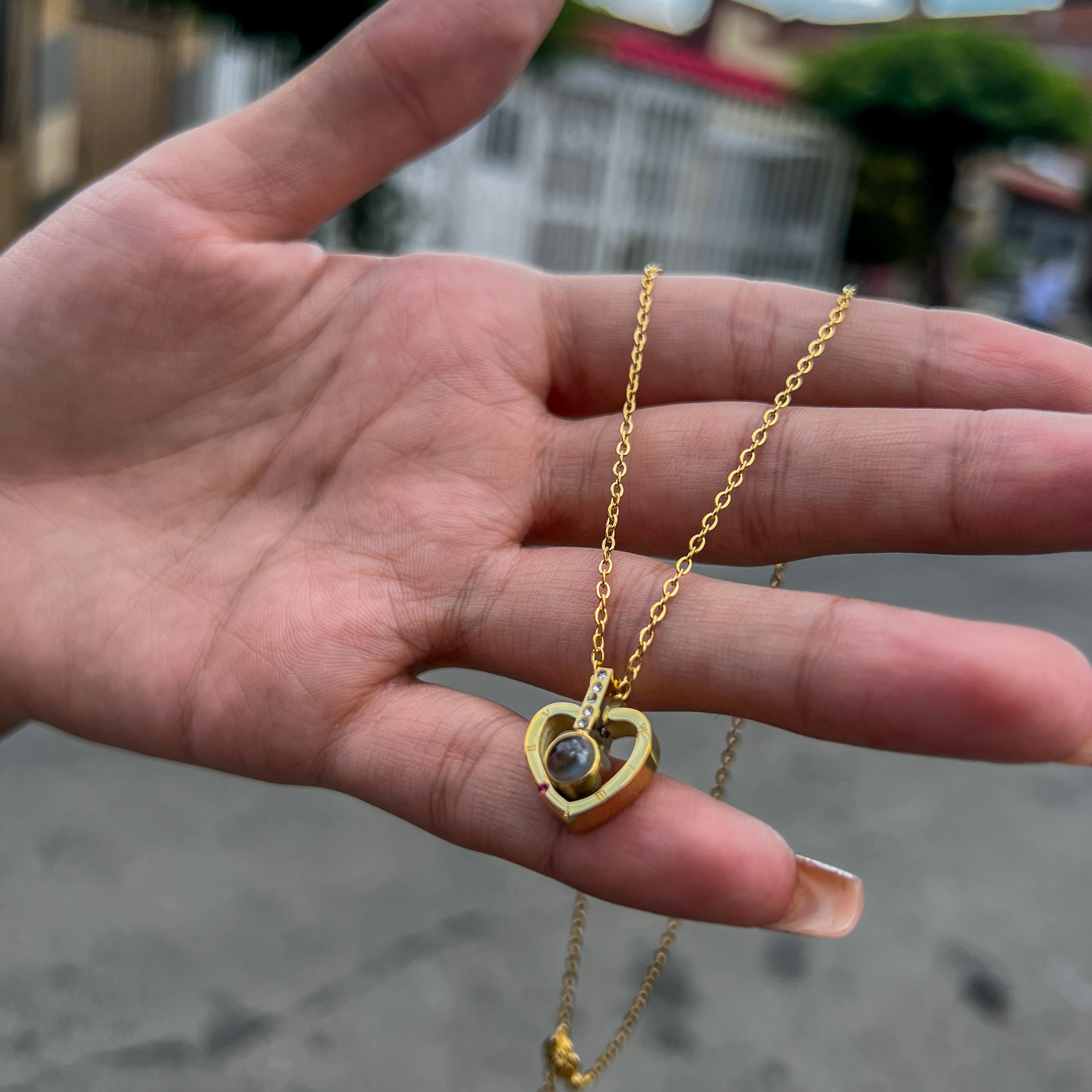 Collar Te amo en 100 idiomas de Plata en caja de rosa ascendente