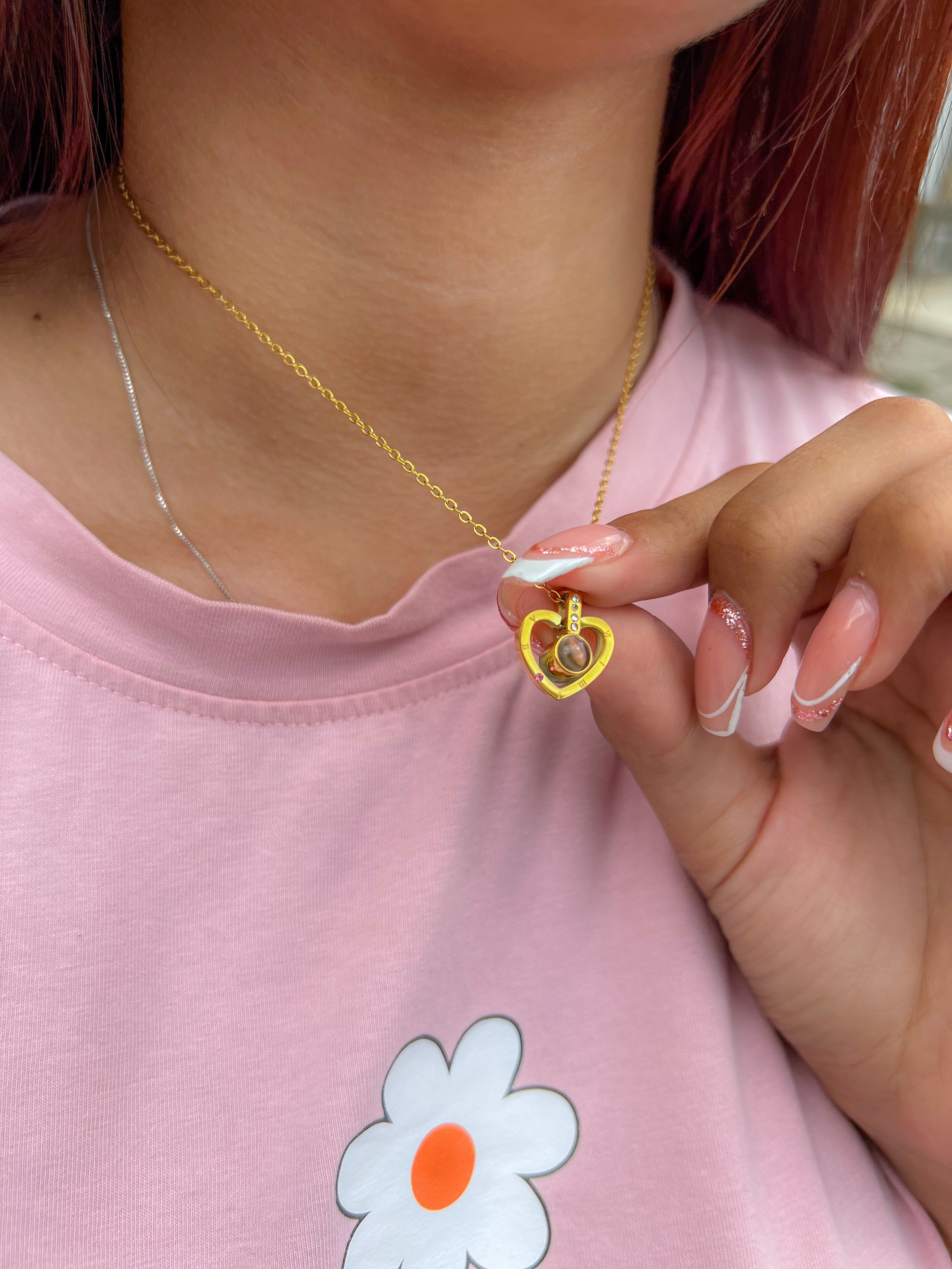 Collar Te amo en 100 idiomas de Plata en caja de rosa ascendente