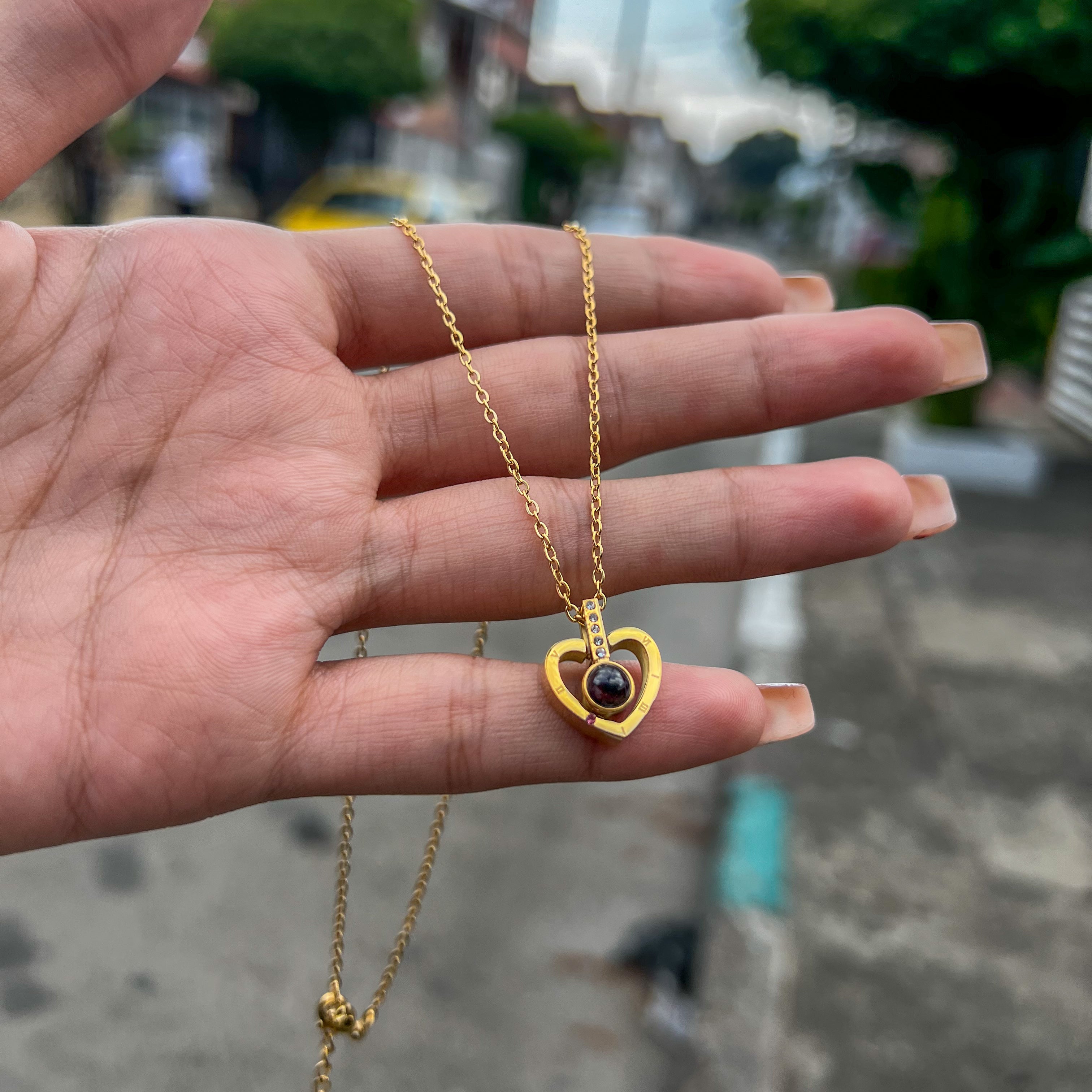 Collar Te amo en 100 idiomas de Plata en caja de rosa ascendente